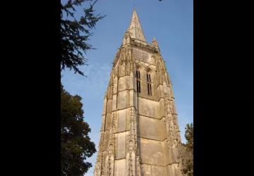 L' église Saint-Pierre-de-Sales et son clocher
