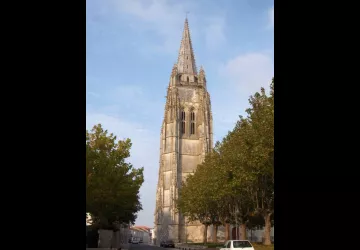L' église Saint-Pierre-de-Sales et son clocher