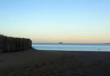 Accès plage le long du chenal de Boyard