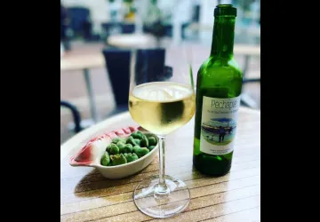 Un verre de vin blanc
