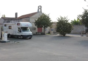 Stationnement et borne de service