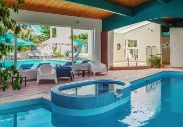 Piscine intérieure