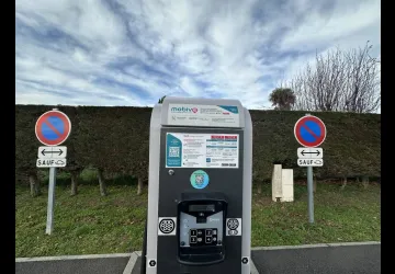 Parking en face du marché_La Brée-les-Bains