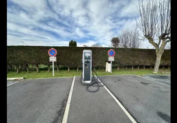 Parking en face du marché_La Brée-les-Bains